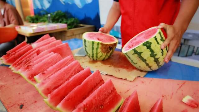 野餐兔网红吃瓜图片高清,高清美图曝光！